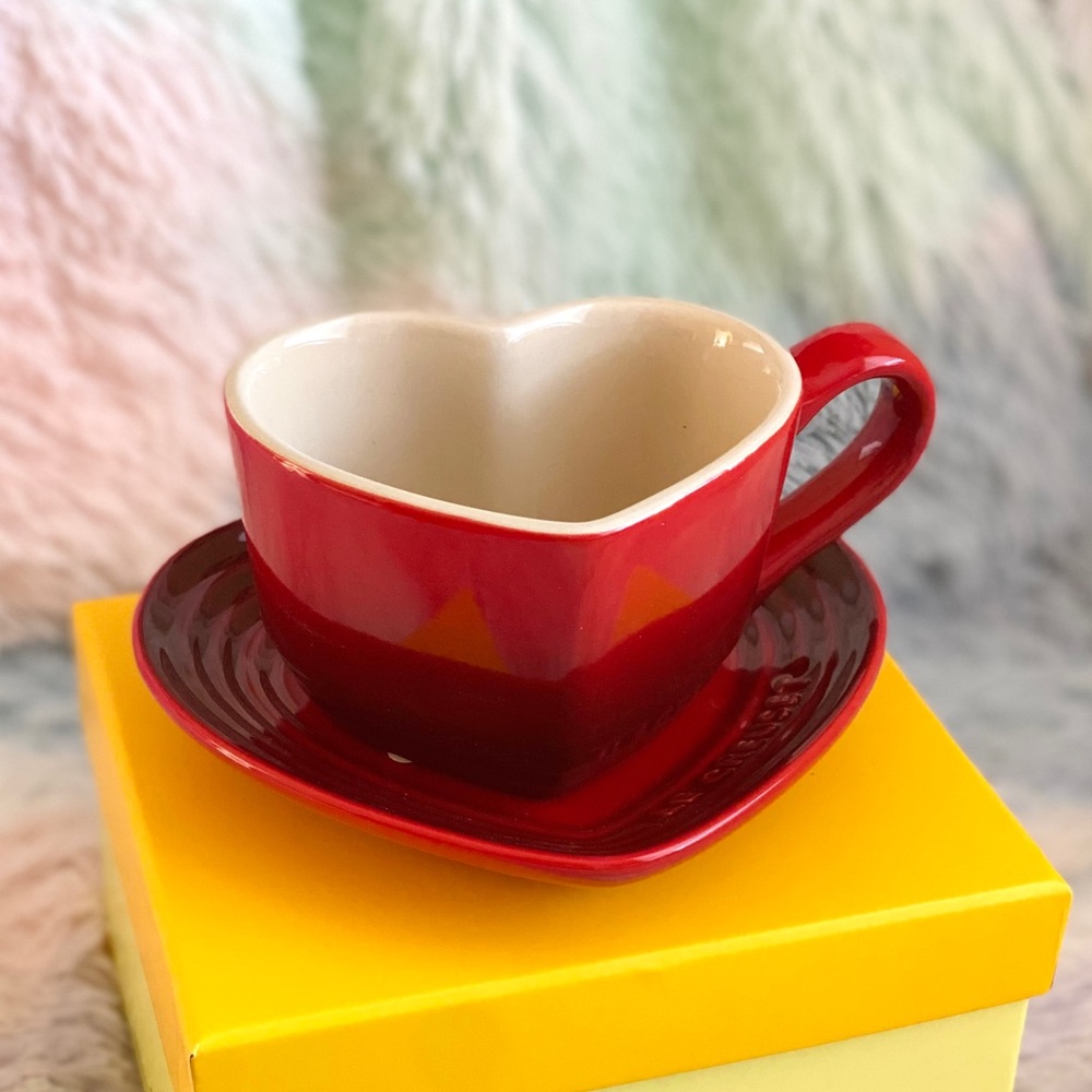 Le Creuset Cerise Red Heart 7oz Mug Tray set
